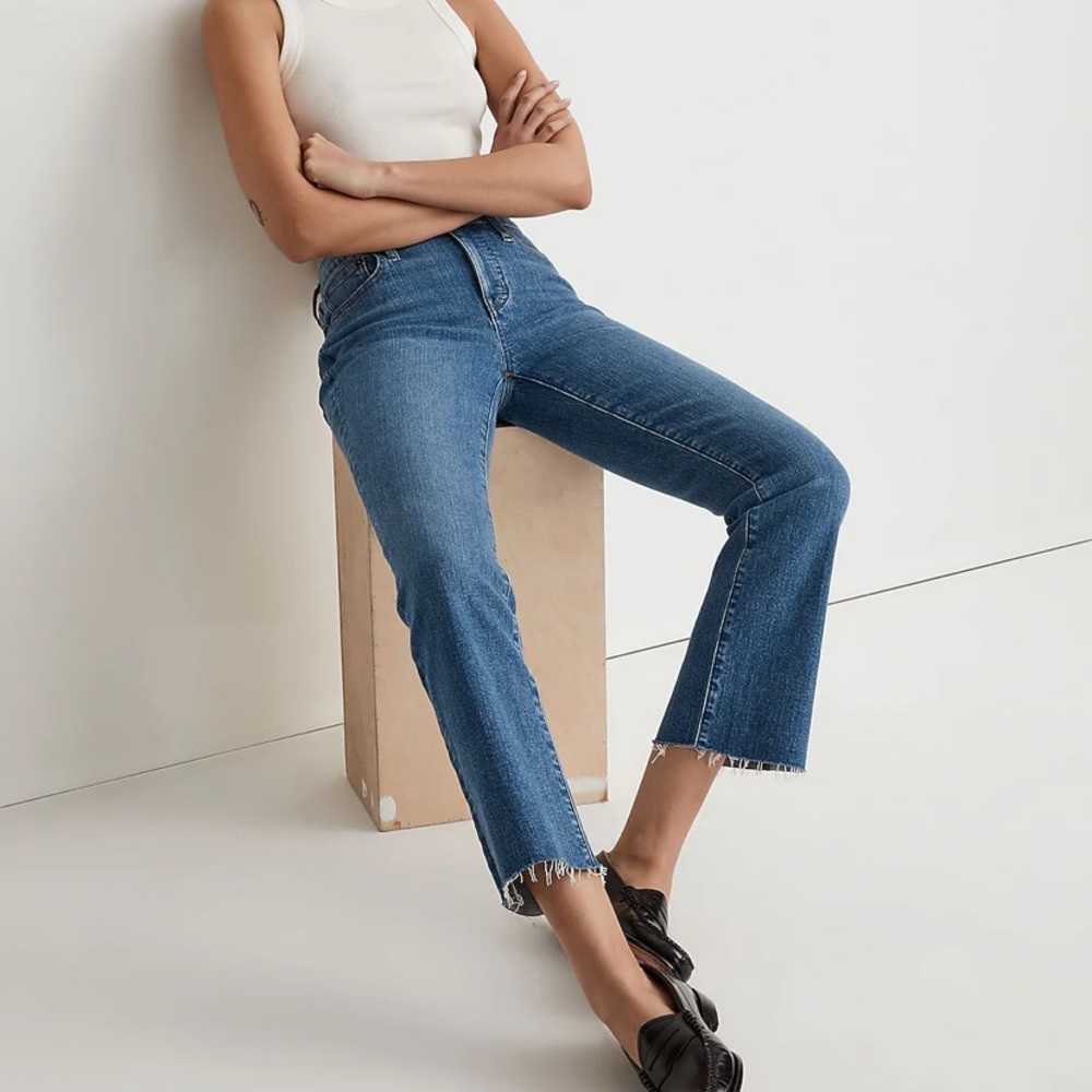 Madewell Mid Rise Kick Out Jeans in Cherryville Wash